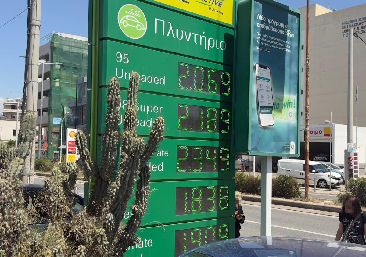 Βενζίνη και πετρέλαιο κίνησης: «Πονοκέφαλος» για τους οδηγούς οι τιμές καυσίμων - Έσπασε και πάλι το φράγμα των 2 ευρώ