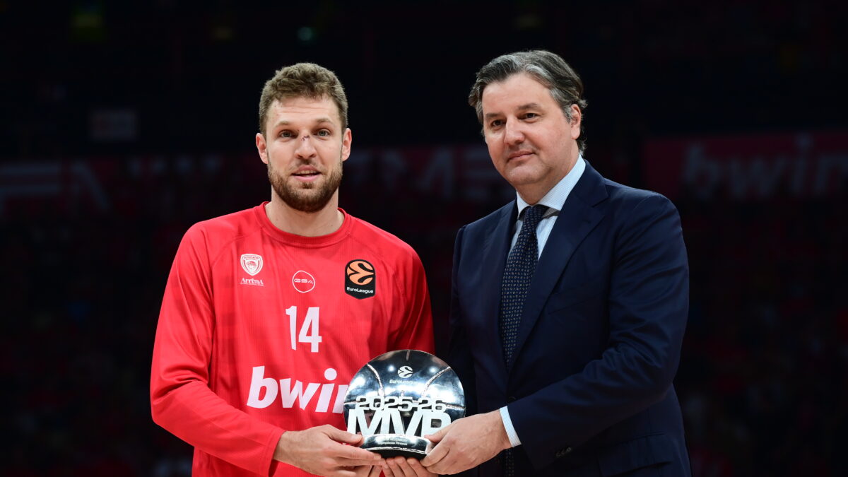 Ο Σάσα Βεζένκοφ με τον Ντέγιαν Μποντιρόγκα