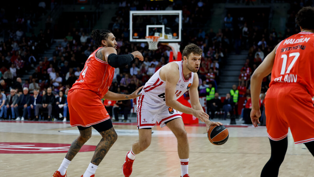 Ο Βεζένκοφ κόντρα στη Χάποελ