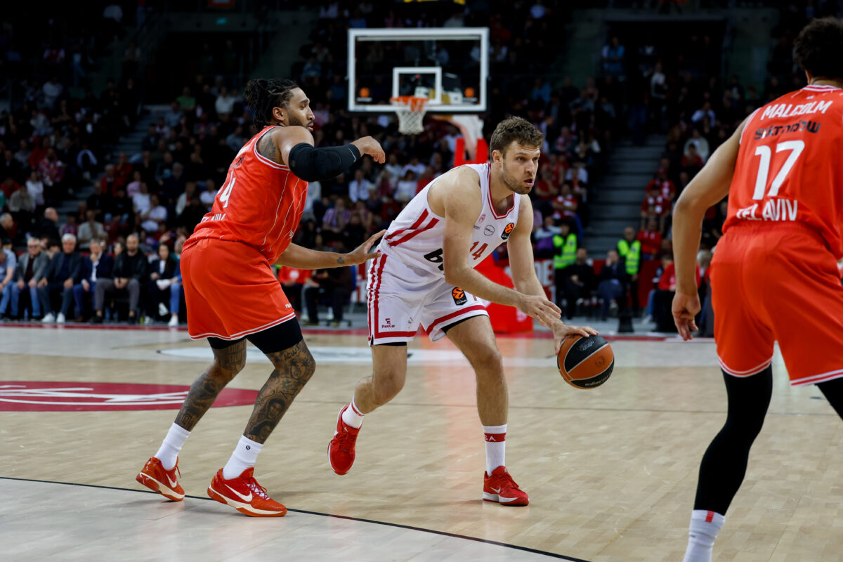 Ο Βεζένκοφ κόντρα στη Χάποελ