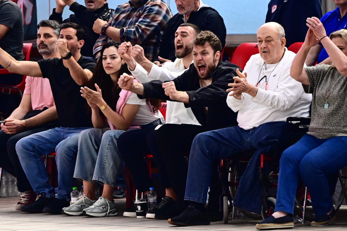 Βεζένκοφ και Νετζήπογλου πανηγύρισαν έξαλλα τη νίκη του Ολυμπιακού επί της Νόβι Μπέογκραντ στο πόλο ανδρών