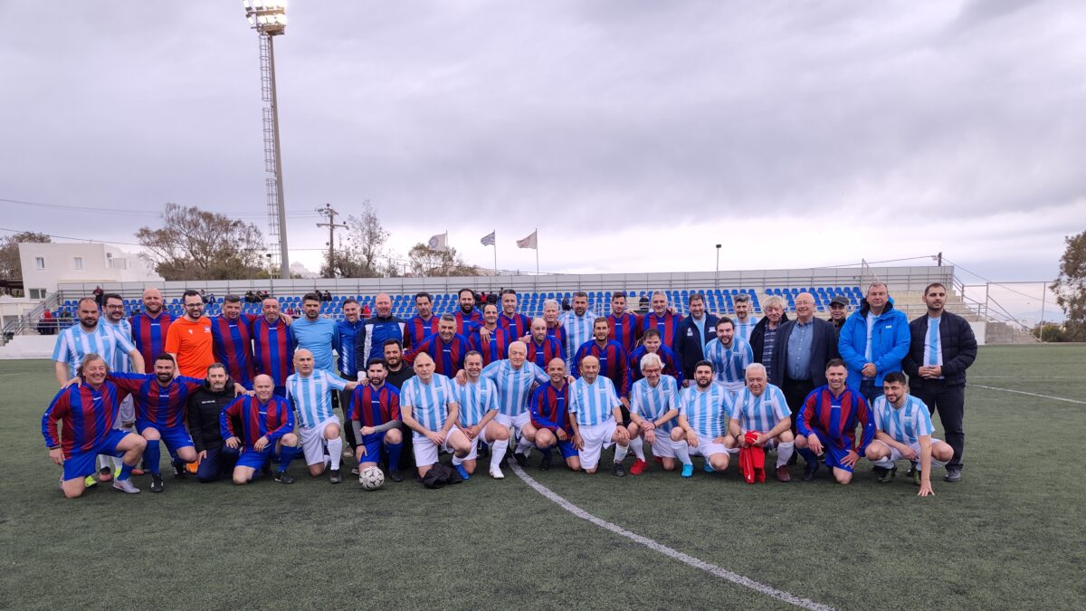 Βουλευτές σε φιλανθρωπικό αγώνα ποδοσφαίρου στη Σαντορίνη