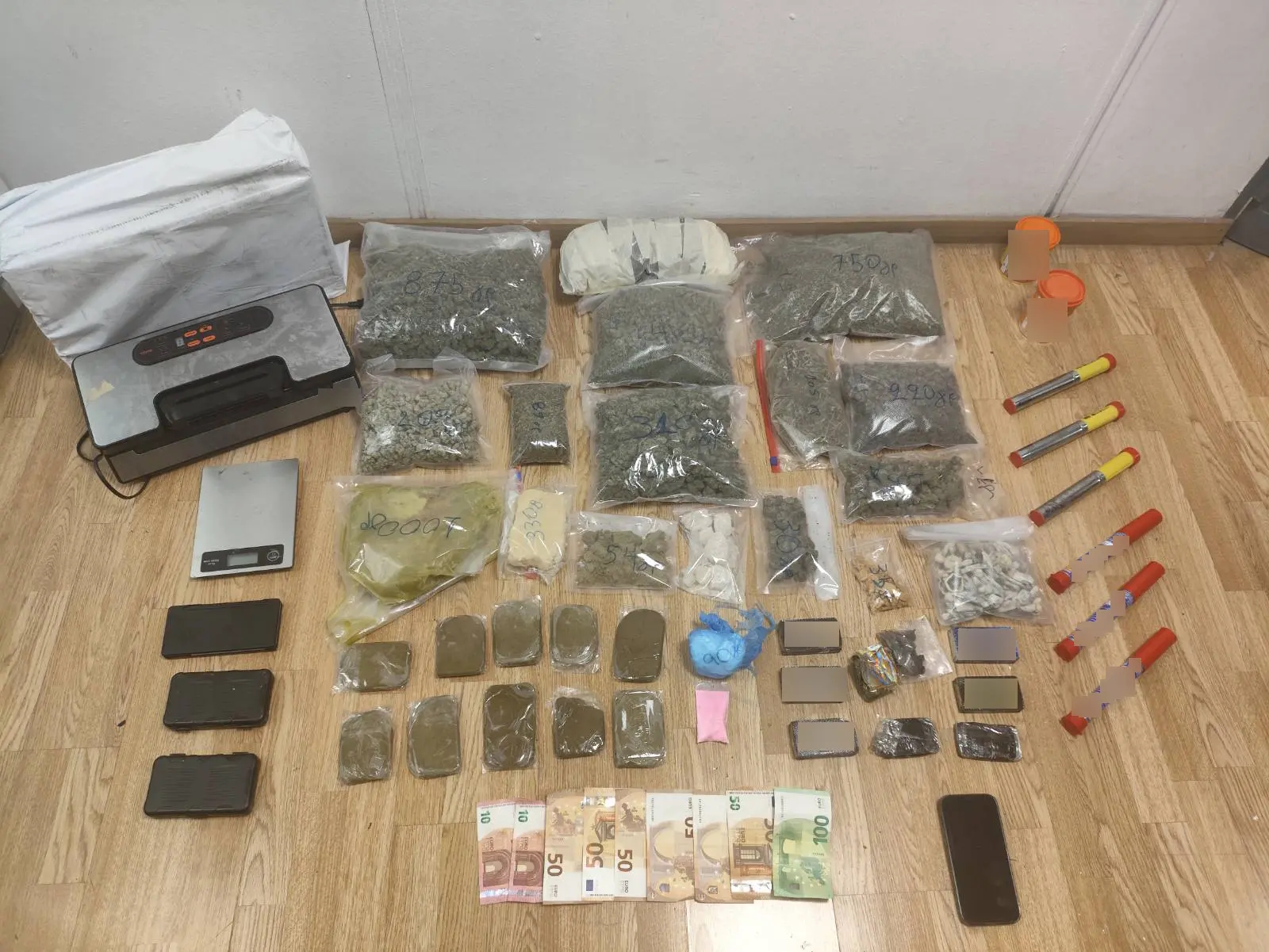 Εντοπίστηκε για πρώτη φορά στην Ελλάδα βρώσιμο βούτυρο κάνναβης σε πακέτο με ναρκωτικά που παρέλαβε 27χρονος