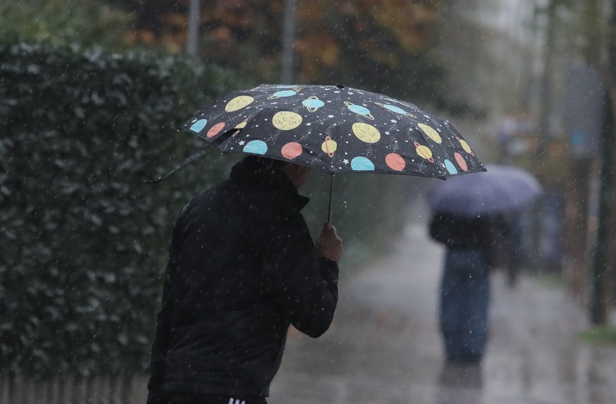 Άνθρωπος με ομπρέλα