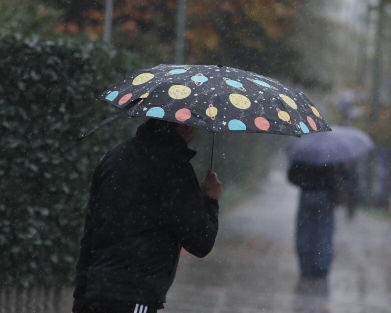 Άνθρωπος με ομπρέλα