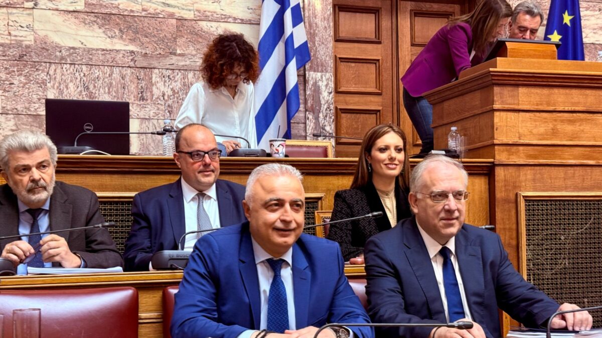 Ο Τάκης Θεοδωρικάκος στη Βουλή