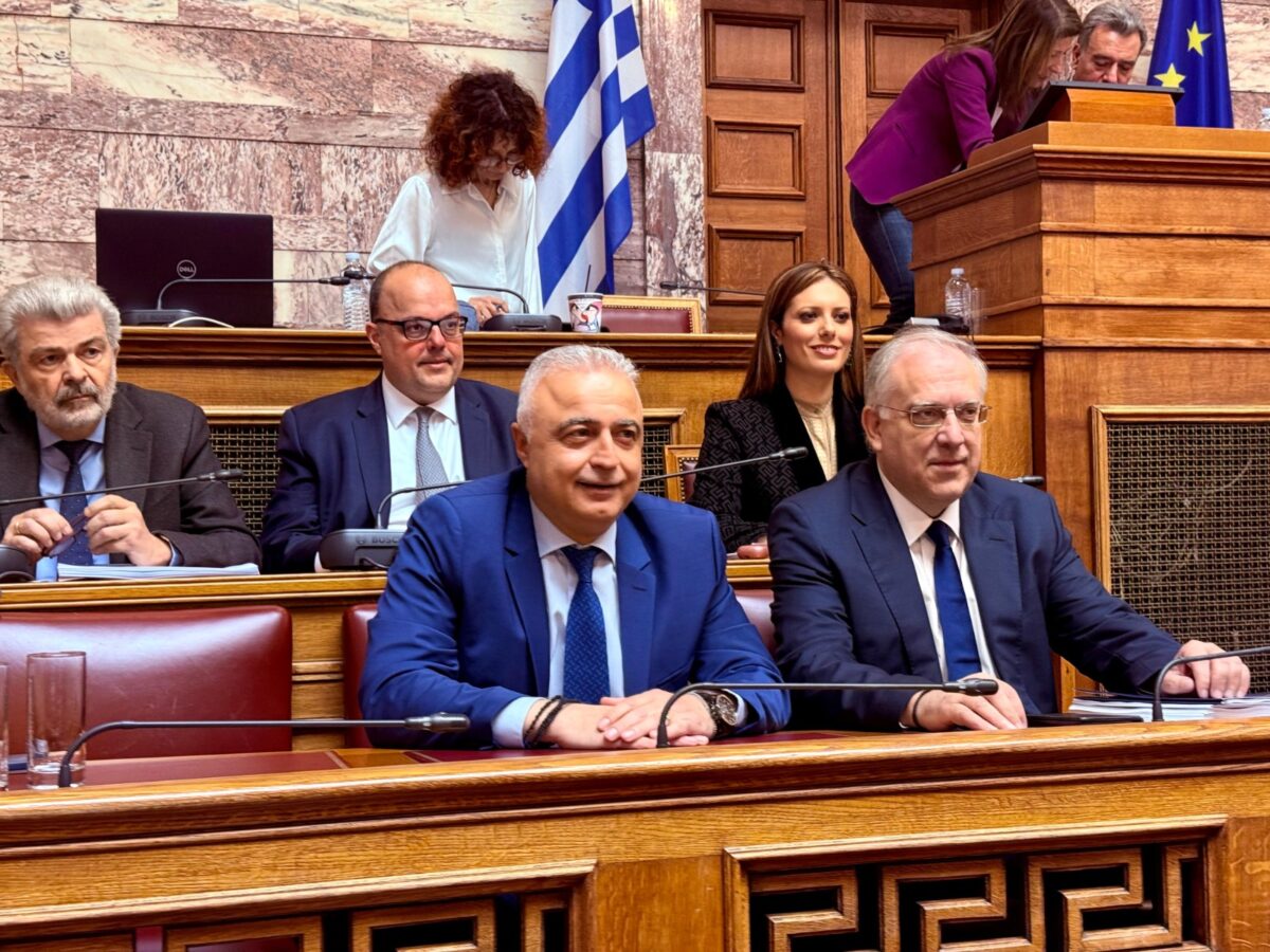 Ο Τάκης Θεοδωρικάκος στη Βουλή