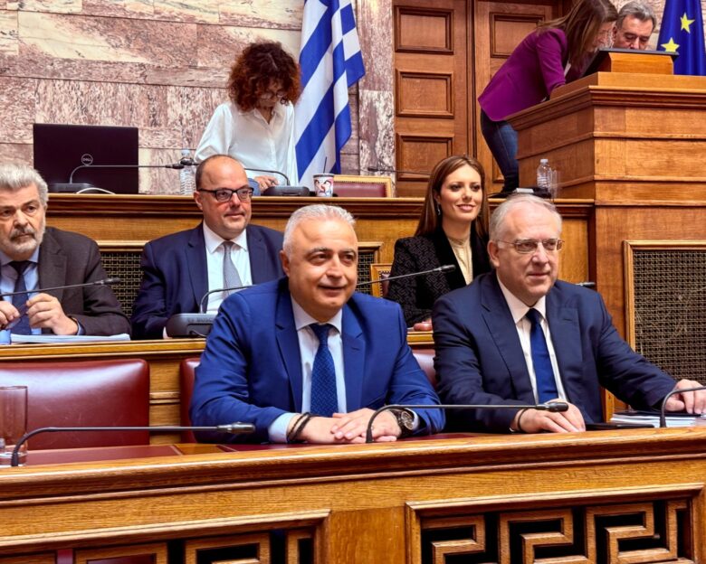 Ο Τάκης Θεοδωρικάκος στη Βουλή