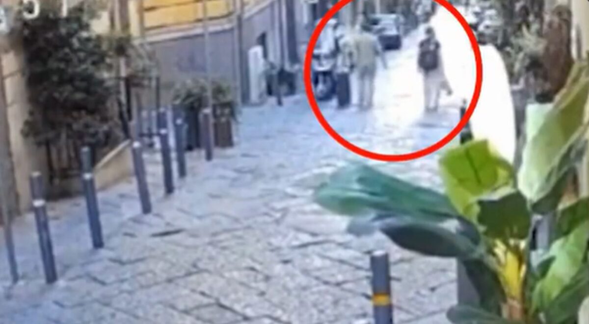 Τραγωδία στη Νάπολη: 13χρονος πέταξε άγαλμα από μπαλκόνι και σκότωσε 30χρονη τουρίστρια - Σοκαριστικό βίντεο