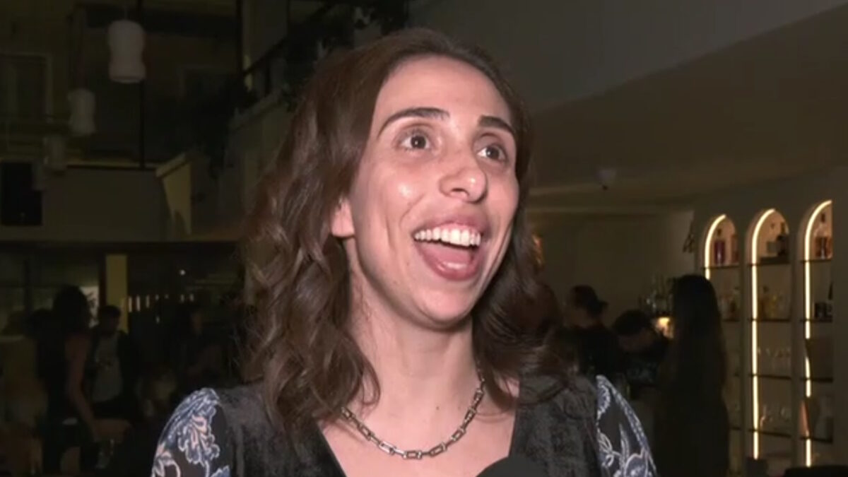 Η Έλενα Χαραλαμπούδη