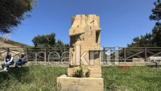 Άγνωστοι αποκεφάλισαν την προτομή του Νίκου Ξυλούρη στο Ηράκλειο