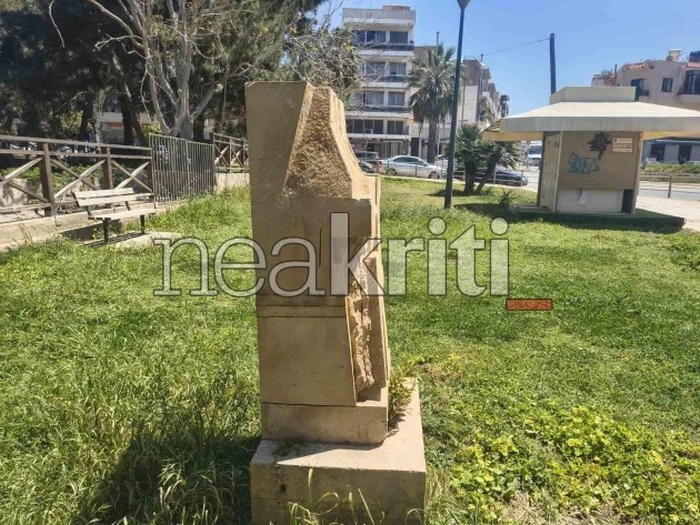 Η προτομή του Νίκου Ξυλούρη στο Ηράκλειο