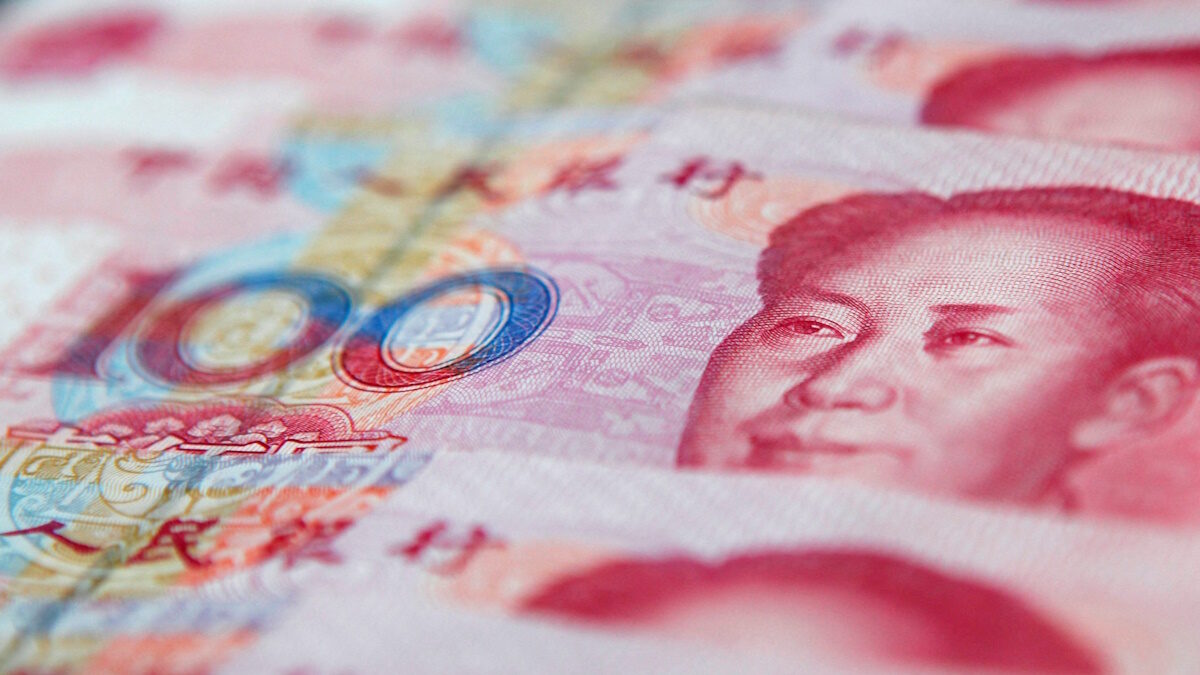 FILE PHOTO: FILE PHOTO: Chinese 100 yuan banknotes are seen in this picture illustration created in Shanghai on January 17 , 2011. REUTERS/Carlos Barria/File Photo/File Photo