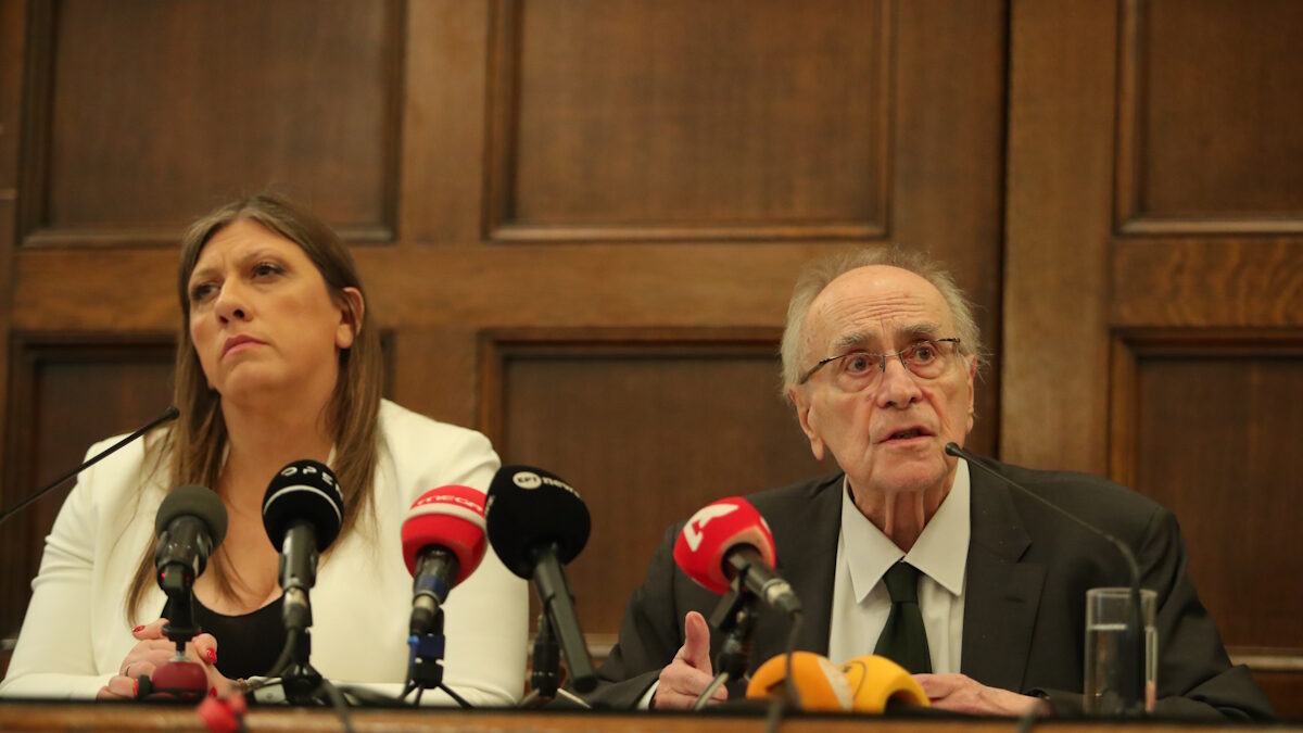 Συνέντευξη τύπου από τη Ζωή Κωνσταντοπούλου και τον Νίκο Κωνσταντόπουλο για τις τελευταίες εξελίξεις στην υπόθεση του πολύνεκρου σιδηροδρομικού δυστυχήματος των Τεμπών