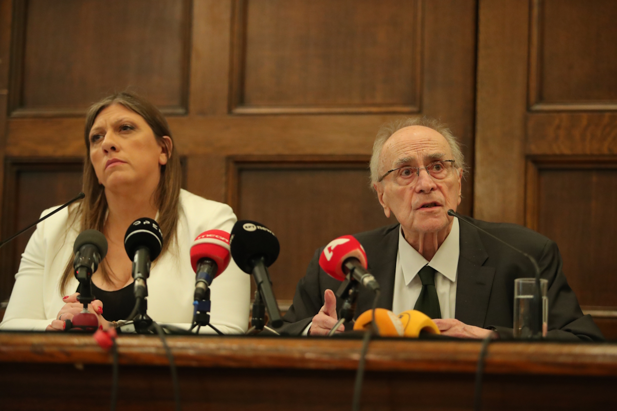 Συνέντευξη τύπου από τη Ζωή Κωνσταντοπούλου και τον Νίκο Κωνσταντόπουλο για τις τελευταίες εξελίξεις στην υπόθεση του πολύνεκρου σιδηροδρομικού δυστυχήματος των Τεμπών