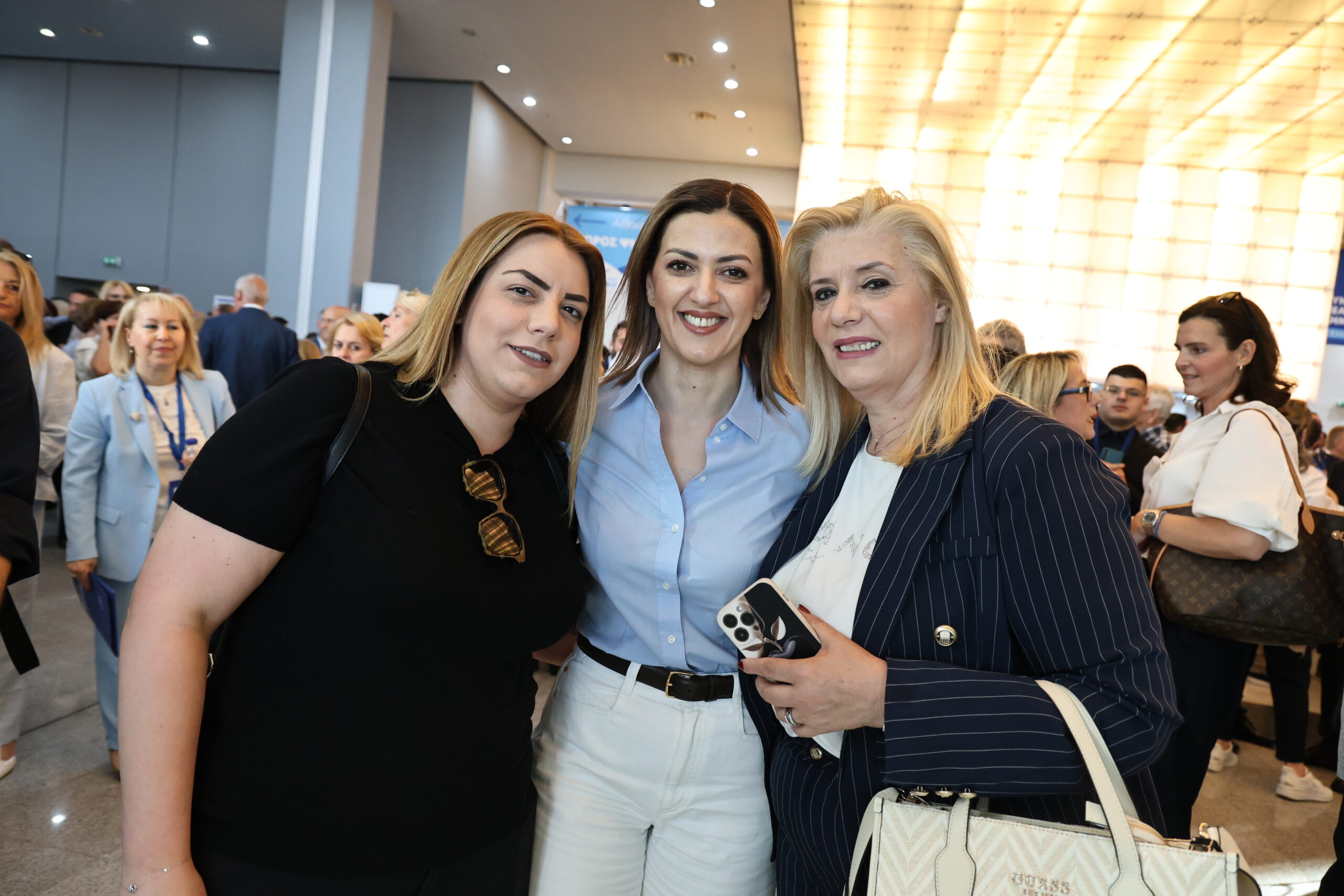 Στιγμιότυπο από την πρώτη ημέρα εργασιών του 16ου Τακτικού Συνεδρίου της Νέας Δημοκρατίας, στο Metropolitan Expo (Πηγή φωτογραφίας: ΓΙΩΡΓΟΣ ΚΟΝΤΑΡΙΝΗΣ