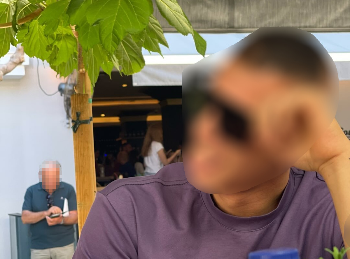 Νέα Φιλαδέλφεια: «Το παιδί μου είναι με κατάγματα και κλαίει συνέχεια» λέει η μητέρα του 17χρονου που ξυλοκοπήθηκε από τον 25χρονο