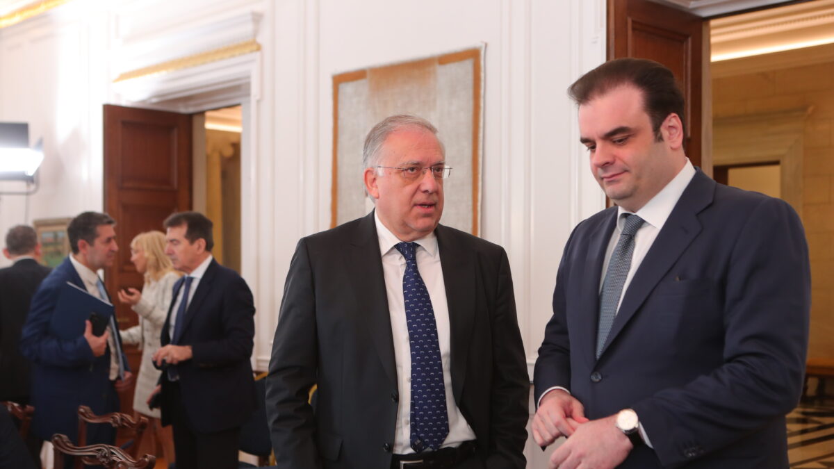 Συνεδρίαση του Υπουργικού Συμβουλίου υπό τον Πρωθυπουργό Κυριάκο Μητσοτάκη, στο Μέγαρο Μαξίμου, Πέμπτη 26 Μαρτίου 2026. Στην συνεδρίαση συζητήθηκαν, το ζήτημα της αύξησης του κατώτατου μισθού, οι διεθνείς εξελίξεις, το Ταμείο Ανάκαμψης και Ανθεκτικότητας, όπως και το νέο Σύμφωνο για τη Μετανάστευση και το Άσυλο. Επίσης παρουσιάστηκαν νομοσχέδια από τα υπουργεία Ανάπτυξης, Πολιτισμού, Παιδείας και Ψηφιακής Διακυβέρνησης. (ΣΩΤΗΡΗΣ ΔΗΜΗΤΡΟΠΟΥΛΟΣ/EUROKINISSI)