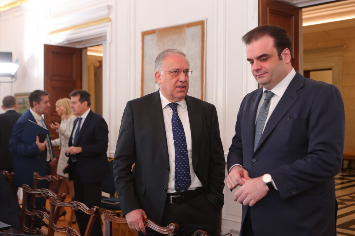 Συνεδρίαση του Υπουργικού Συμβουλίου υπό τον Πρωθυπουργό Κυριάκο Μητσοτάκη, στο Μέγαρο Μαξίμου, Πέμπτη 26 Μαρτίου 2026. Στην συνεδρίαση συζητήθηκαν, το ζήτημα της αύξησης του κατώτατου μισθού, οι διεθνείς εξελίξεις, το Ταμείο Ανάκαμψης και Ανθεκτικότητας, όπως και το νέο Σύμφωνο για τη Μετανάστευση και το Άσυλο. Επίσης παρουσιάστηκαν νομοσχέδια από τα υπουργεία Ανάπτυξης, Πολιτισμού, Παιδείας και Ψηφιακής Διακυβέρνησης. (ΣΩΤΗΡΗΣ ΔΗΜΗΤΡΟΠΟΥΛΟΣ/EUROKINISSI)