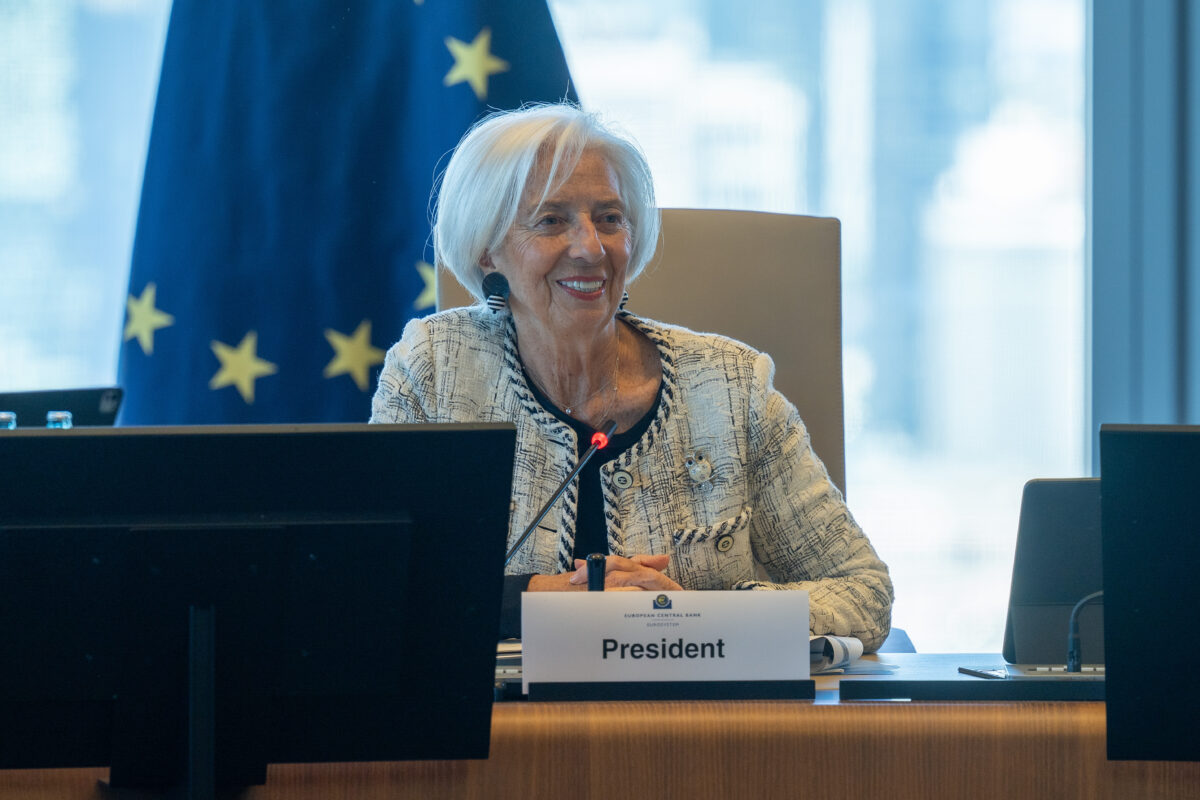 Επιφυλακτική η ΕΚΤ για τη δημιουργία stablecoins συνδεδεμένων με το ευρώ