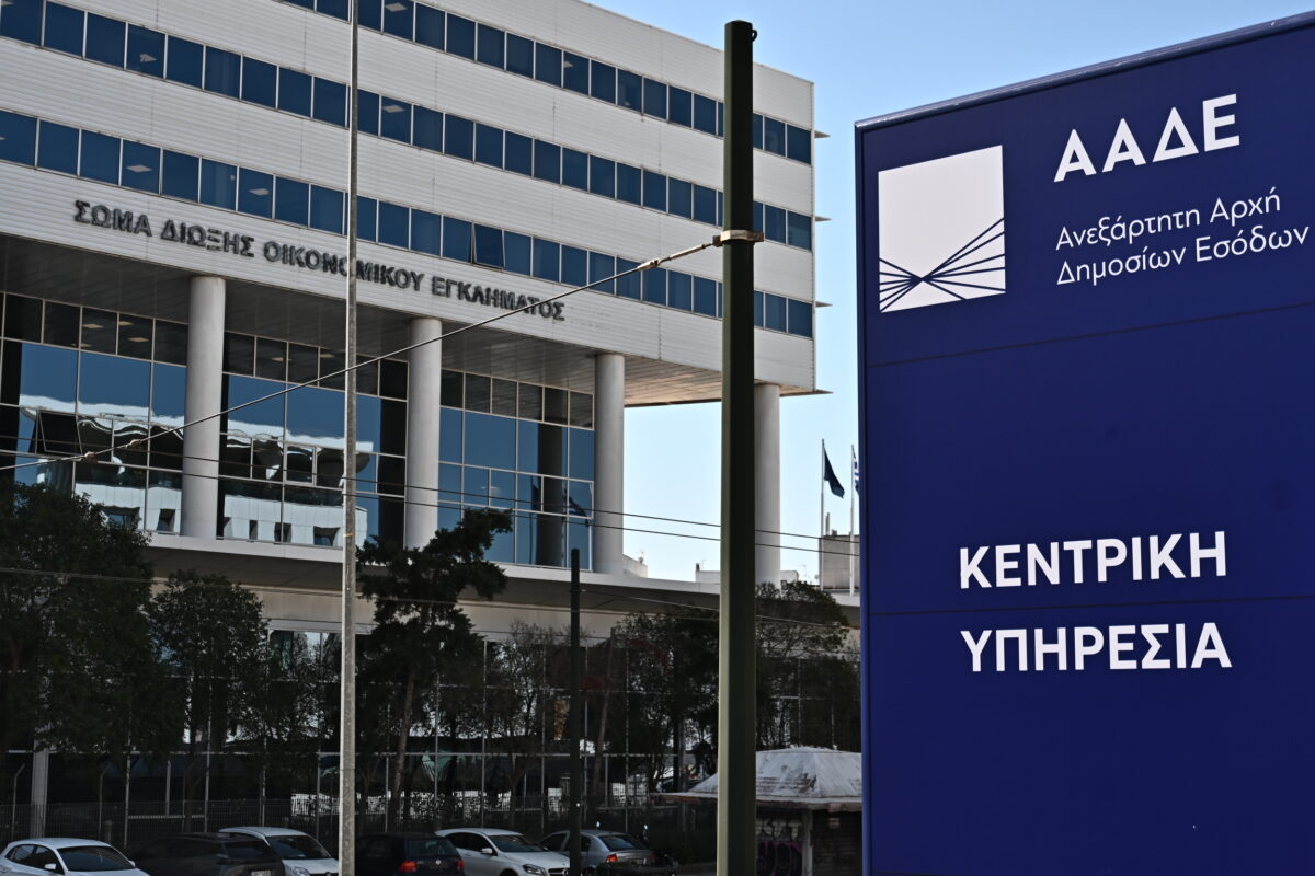 ΦΠΑ: Νέα «όπλα» στα χέρια της ΑΑΔΕ για να κλείσει το κενό των 2,5 δισ. ευρώ | Επικαιρότητα στο PlusTV.gr