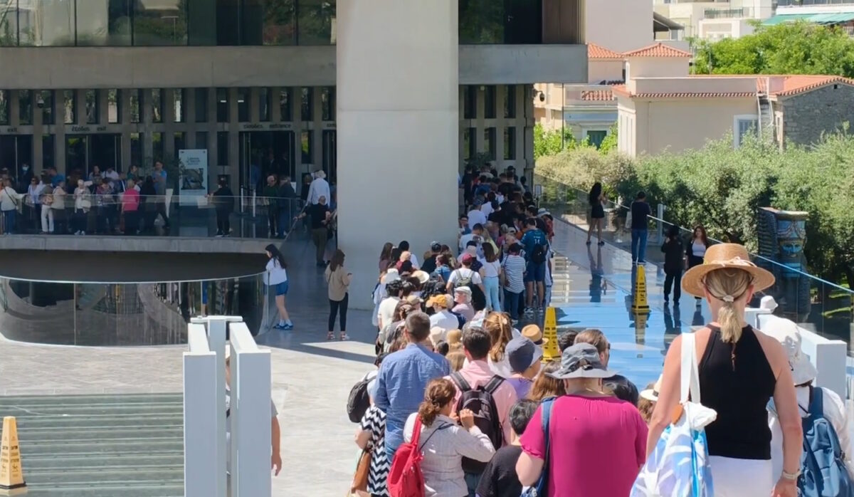 Ουρές έξω από το Μουσείο της Ακρόπολης - Ελεύθερη η είσοδος με αφορμή τη Διεθνή Ημέρα Μουσείων