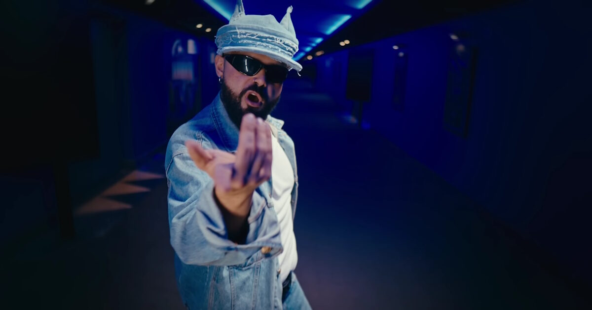 Ο Akylas στο video clip για το νέο τραγούδι του με τίτλο «Parto»