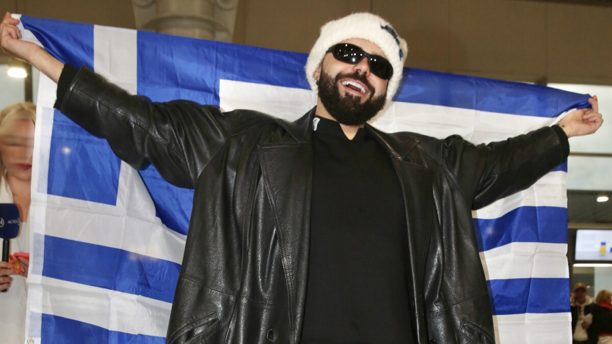 Eurovision 2026: O Akylas έφτασε στη Βιέννη - Η θερμή υποδοχή στο αεροδρόμιο