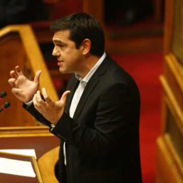 Ο τότε πρωθυπουργός, Αλέξης Τσίπρας στο βήμα της Βουλής