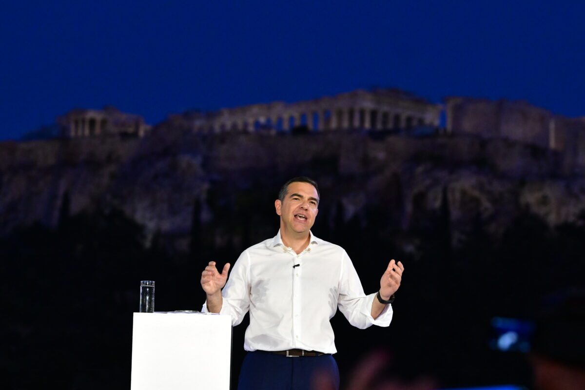 Εκδήλωση για τη παρουσίαση του ονόματος και της ιδρυτικής διακήρυξης του νέου κόμματος του Αλέξη Τσίπρα στην Πλατεία Θησείου. (Πηγή φωτογραφίας: ΓΙΩΡΓΟΣ ΚΟΝΤΑΡΙΝΗΣ