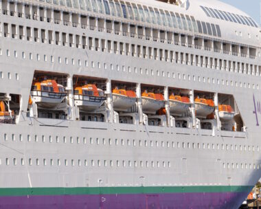 Κρουαζιερόπλοιο της Ambassador Cruise Line