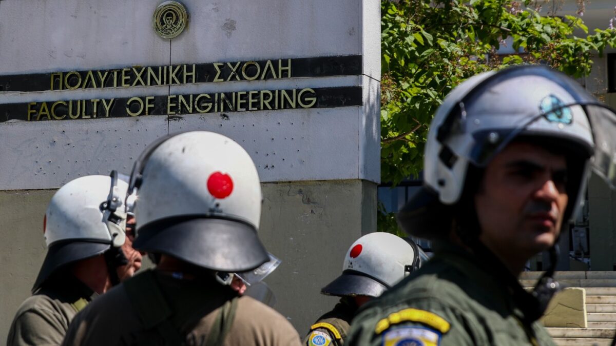 Θεσσαλονίκη: Ελεύθεροι οι 39 προσαχθέντες, αυτεπάγγελτη έρευνα για την επίθεση στο ΑΠΘ