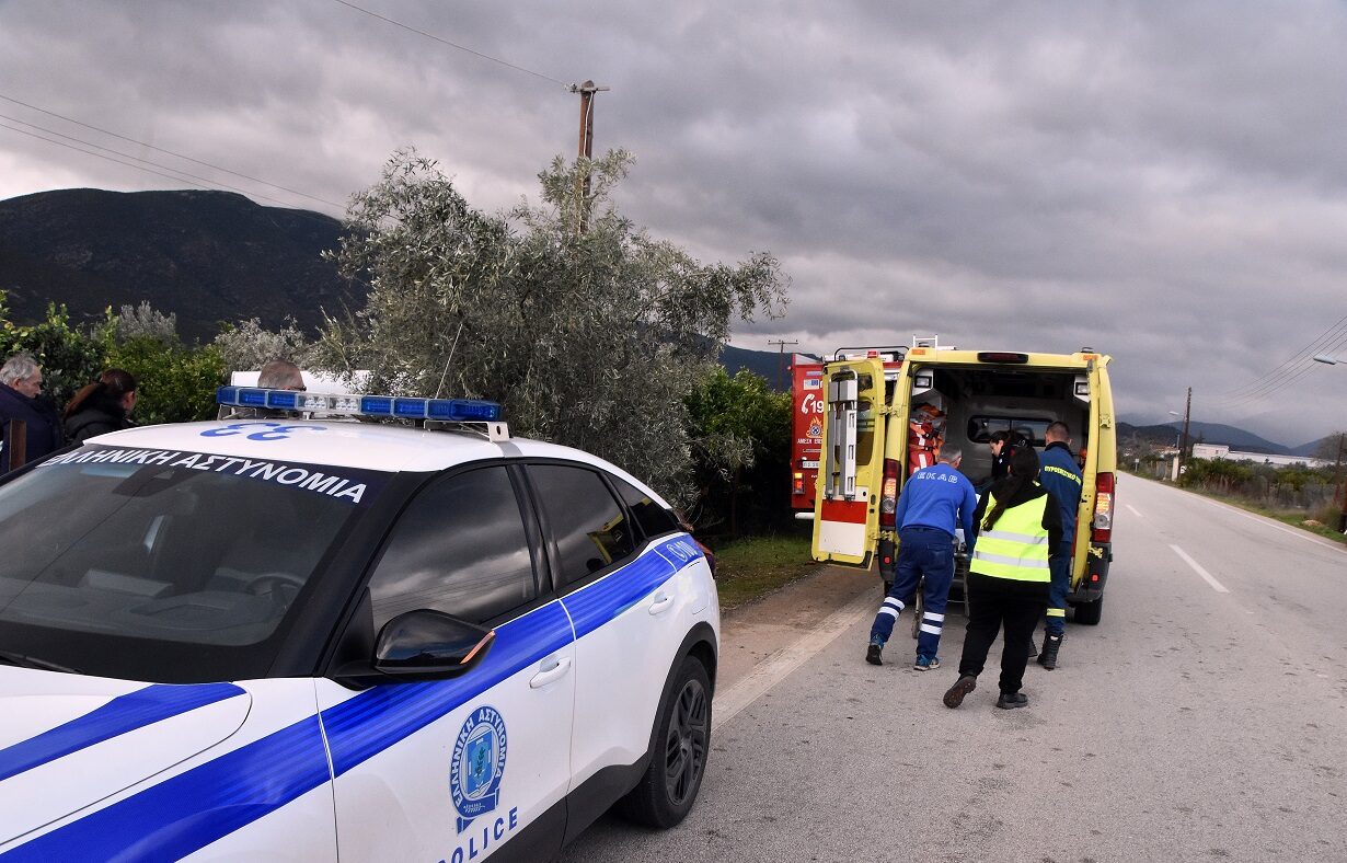 Ασθενοφόρο και περιπολικό