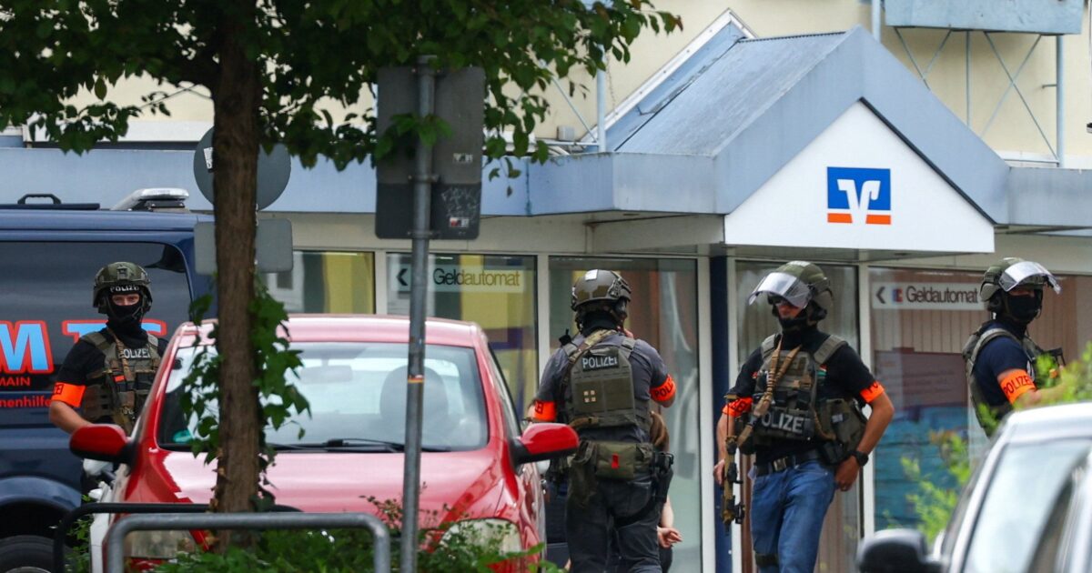 Ομηρία σε τράπεζα στη Γερμανία μετά από επίθεση σε χρηματαποστολή – Ειδικές δυνάμεις και ελικόπτερα στο σημείο
