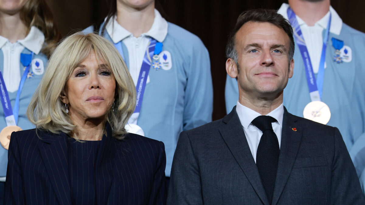 French President Emmanuel Macron and his wife Brigitte Macron pose for a group photo during a medal ceremony for French athletes who participated in the Milan-Cortina 2026 Winter Olympic Games, at the Elysee Palace in Paris, France, April 29, 2026. REUTERS/Stephanie Lecocq/Pool