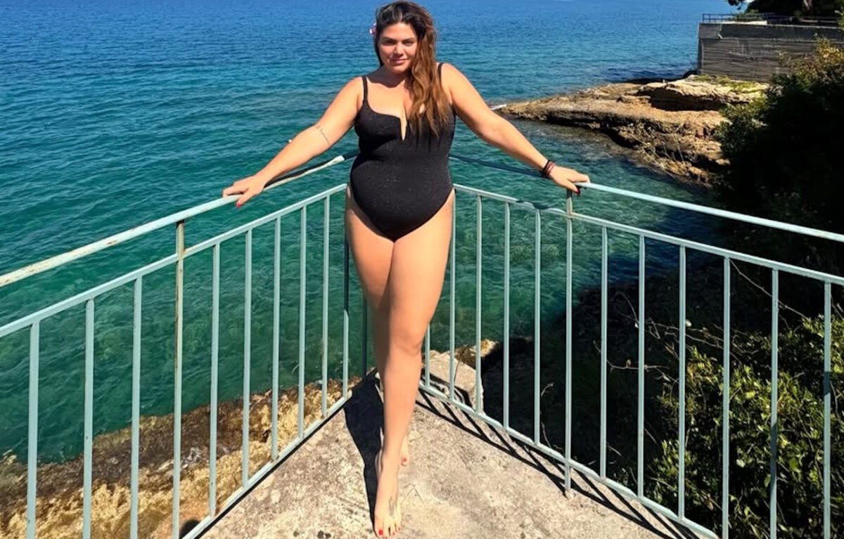 Η Δανάη Μπάρκα ξεκίνησε τις εξορμήσεις στην παραλία – Οι φωτογραφίες που ανέβασε στο Instagram