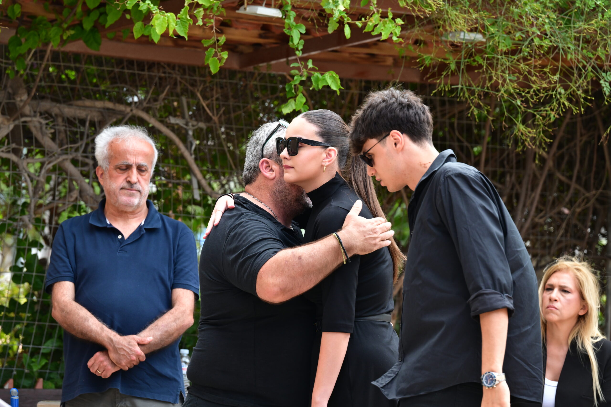 Εξόδιος ακολουθία ΤΗς Γωγώς Μαστροκώστα στον Ιερό Ναό Αγίας Τριάδος στην περιοχή του Ελληνικού. Τετάρτη 27 Μαΐου 2026. (ΤΑΤΙΑΝΑ ΜΠΟΛΑΡΗ