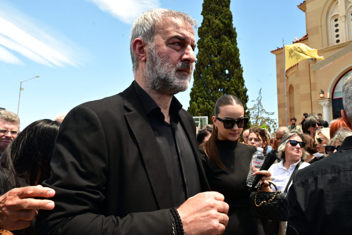Τραϊανός Δέλλας, Βικτώρια Δέλλα