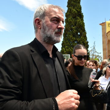 Τραϊανός Δέλλας, Βικτώρια Δέλλα