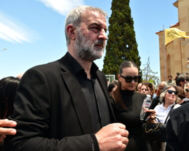 Τραϊανός Δέλλας, Βικτώρια Δέλλα