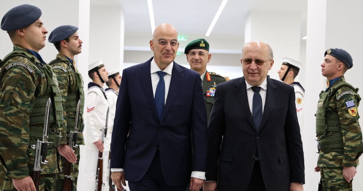 Ελληνικό «μπλόκο» στα προβλήματα του SAFE: Διορθωτικές παρεμβάσεις στα κονδύλια της Άμυνας ζήτησε ο Δένδιας από τον Κουμπίλιους