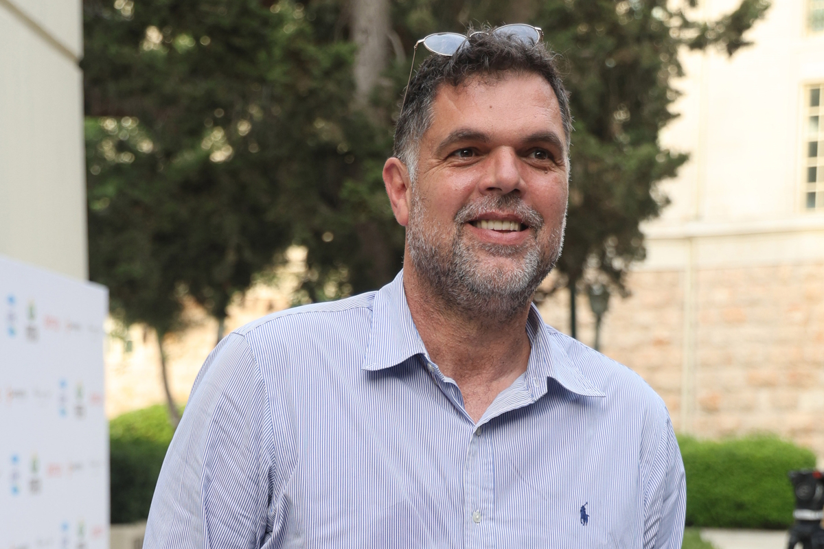 Δημήτρης Παπανικολάου: «Πάθαμε σοκ όταν μας είπαν ότι η κόρη μας ενδέχεται να μη μιλήσει ποτέ κανονικά»