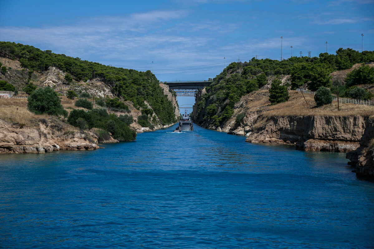 Κόρινθος: Μυστήριο με την 15χρονη που βρέθηκε στη Διώρυγα – Κατάφερε να κολυμπήσει 20 λεπτά πριν τη σώσουν