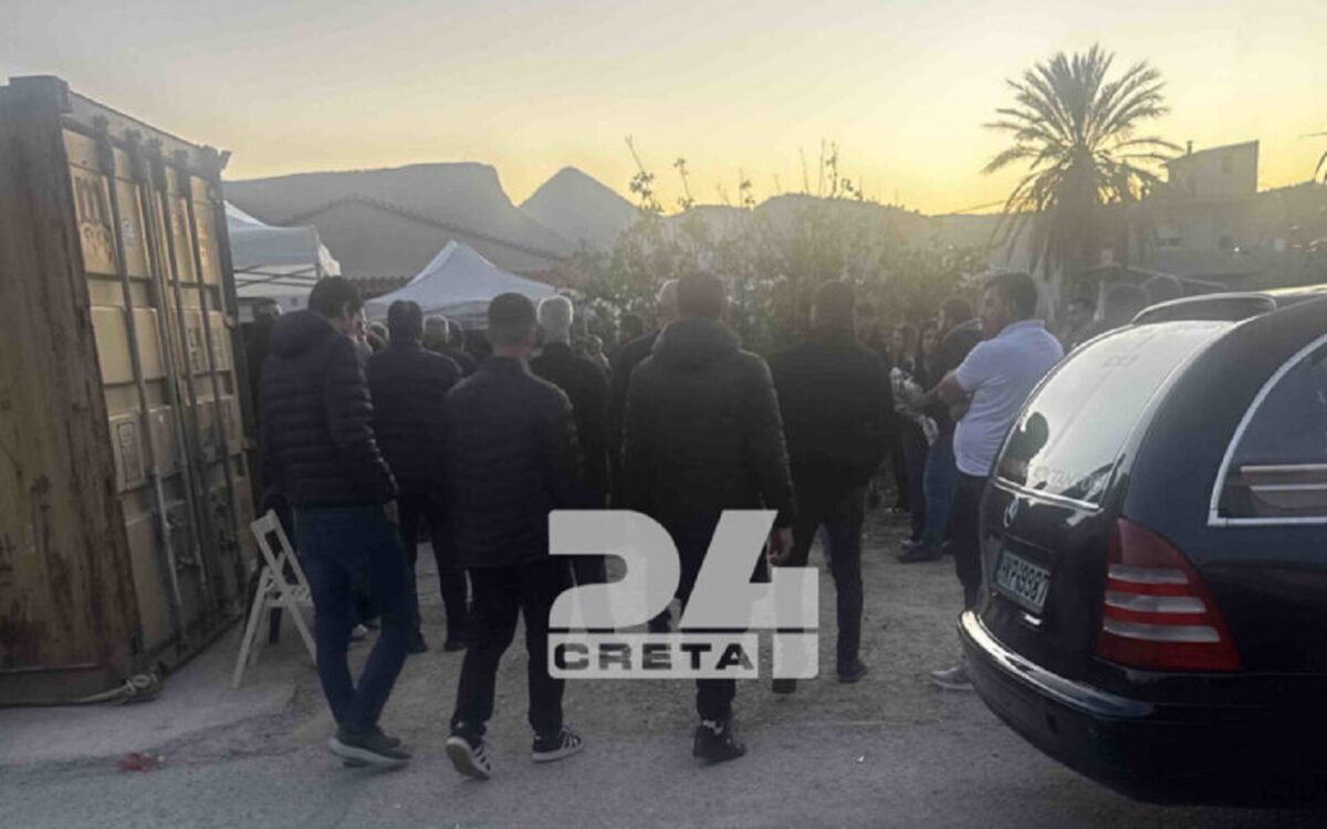 Δολοφονία στο Ηράκλειο: Σπαρακτικές στιγμές στο σπίτι του 21χρονου Νικήτα - «Παιδί μου δεν σε γλύτωσα»