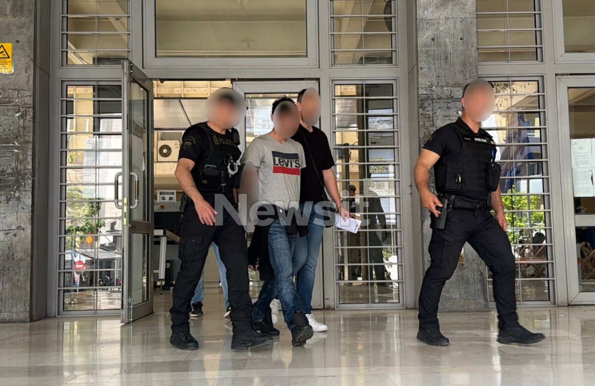 Ο 30χρονος στα δικαστήρια Θεσσαλονίκης