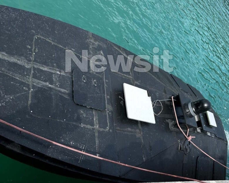 Το μυστηριώδες μαύρο θαλάσσιο drono που εντοπίστηκε από ψαράδες στη Λευκάδα