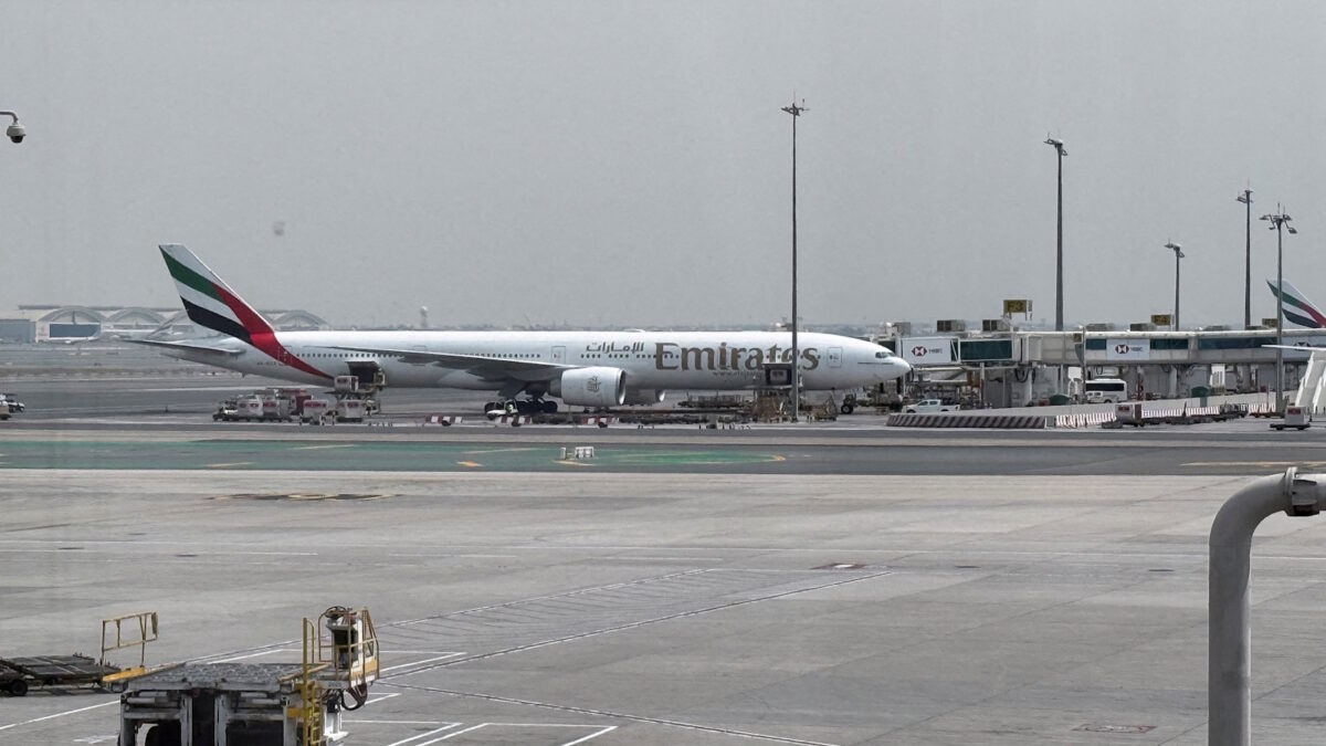 Αεροσκάφος της Emirates στο αεροδρόμιο του Ντουμπάι