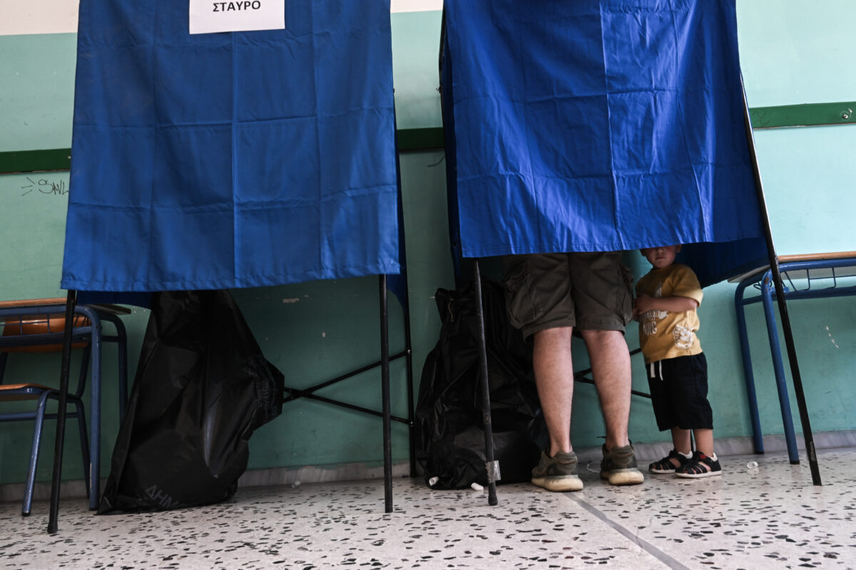 Δημοσκόπηση Opinion Poll: Στις 16,8 μονάδες η διαφορά ΝΔ και ΠΑΣΟΚ - Περιορισμένη δυναμική για Τσίπρα, Καρυστιανού και Σαμαρά