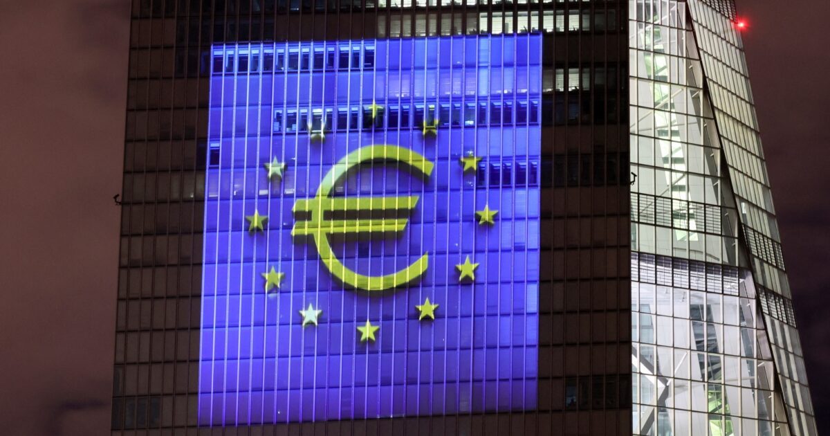 Xρέος: Μετά την Ιταλία, στόχος και η Γαλλία ^ η σημασία των στοχευμένων μέτρων ^ τα επόμενα βήματα του ΟΤΕ ^ το βλέμμα στη ΔΕΗ ^ δυναμικά τιμολόγια στη Ρουμανία made in Greece ^ κάτω από το ραντάρ των τραπεζών οι μικρές επιχειρήσεις