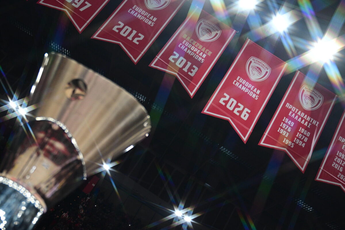 Ολυμπιακός: Το τρόπαιο της Euroleague και το λάβαρο με το τέταρτο ευρωπαϊκό στο ΣΕΦ | Επικαιρότητα στο PlusTV.gr